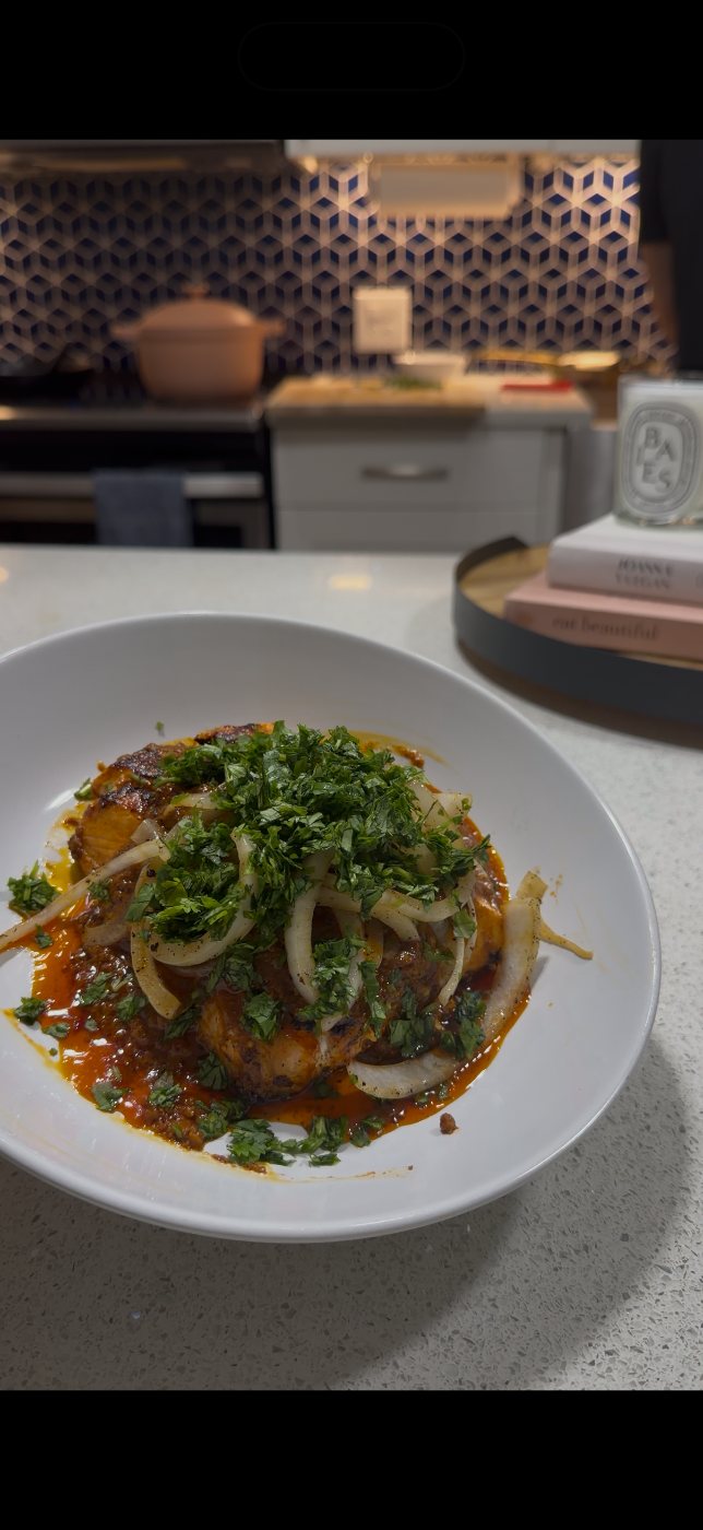 Tandoori salmon plated with sliced onions and coriander